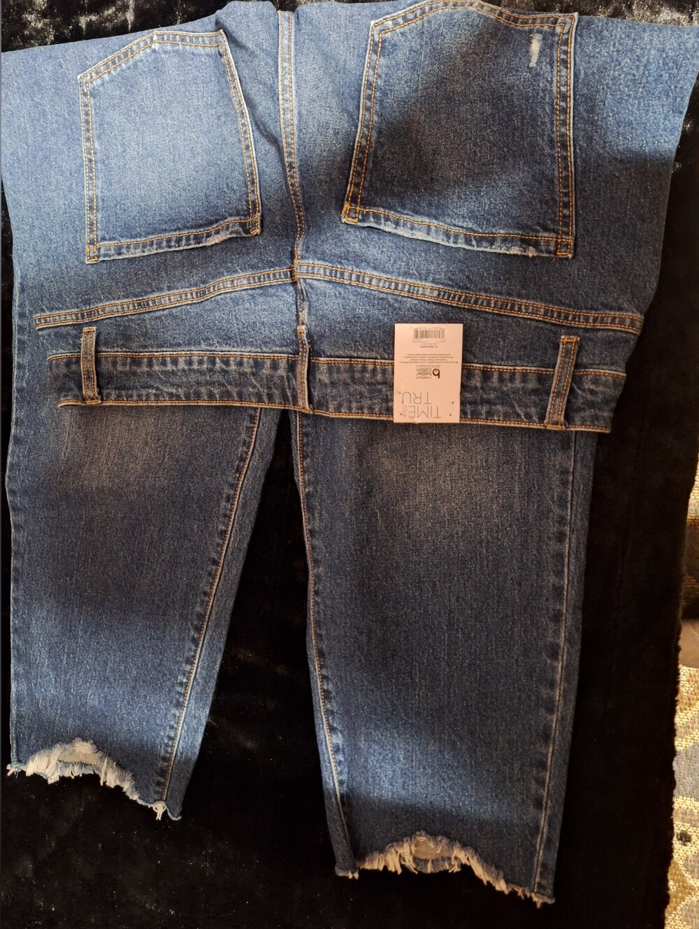 Time and Tru Women’s Ankle Cropped Jeans in Medium Blue Denim